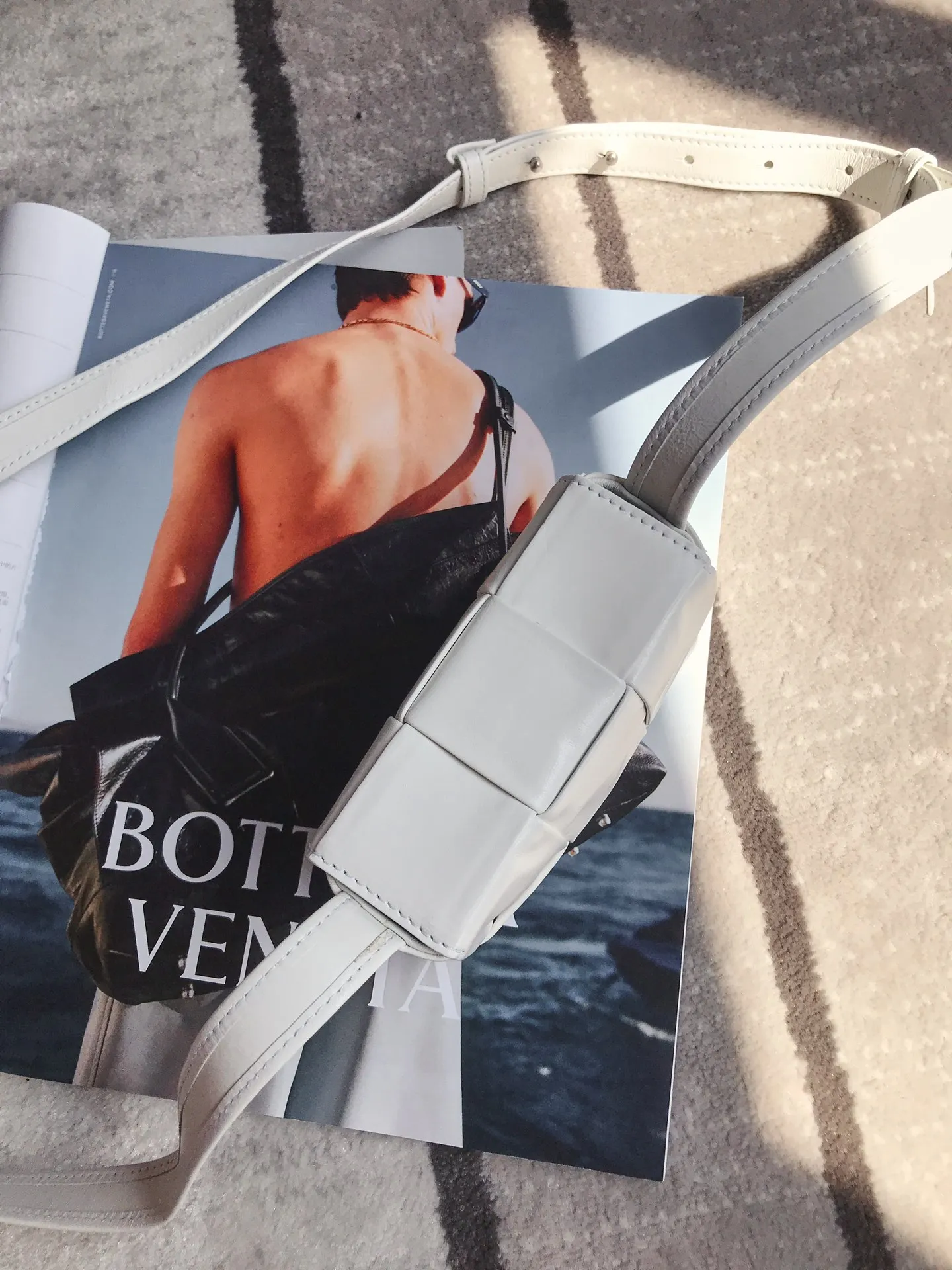 𝗕𝗼𝘁𝘁𝗲𝗴𝗮 𝗩𝗲𝗻𝗲𝘁𝗮———— New product𝗺𝗶𝗻𝗶 𝗰𝗮𝘀𝘀𝗲𝘁𝘁𝗲‼ ️ A super cute one 𝒎𝒊𝒏𝒊 𝒄𝒂𝒔𝒔𝒆𝒕𝒕𝒆, a must-have for delicate girls. It’s the same height as lipstick. Although it can’t fit a mobile phone, it can fit all my cuteness and lipstick ❗️ We only make the highest end in the market, welcome to compare Size: 12*8*4cm.         Model: 6813